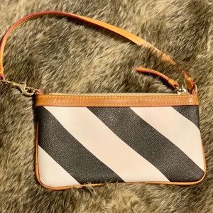 Dooney & Bourke Bags - Dooney & Burke Slim Wristlet/Clutch Dooney & Bourke Bags - Dooney & Burke Slim Wristlet/Clutch